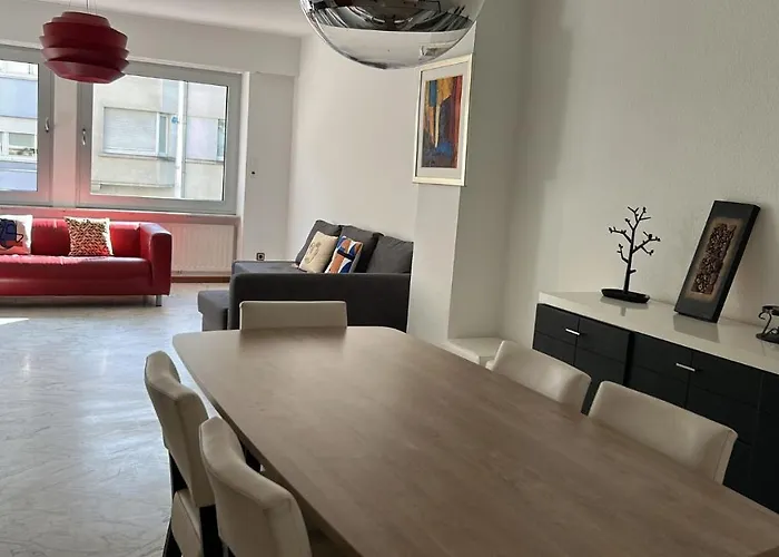City Center Cosy Three Beds